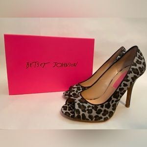 Betsy Johnson Lakin Heels